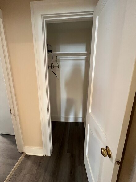 Building Photo - 466 NY-146