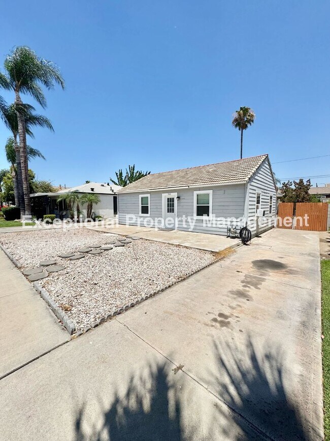 Building Photo - Ready to move in 2 bedroom 1 bath home