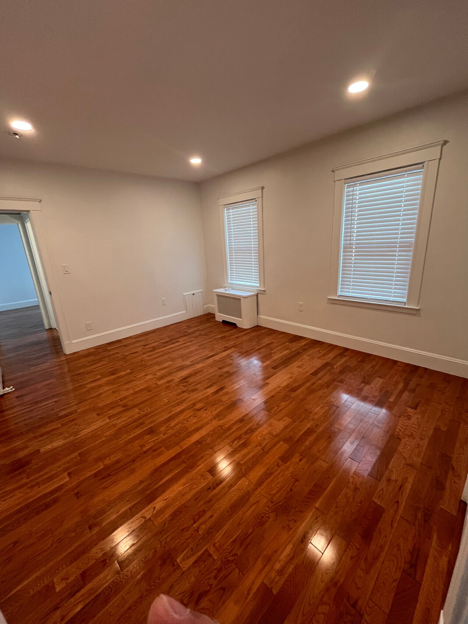 Building Photo - 121 Shore Dr