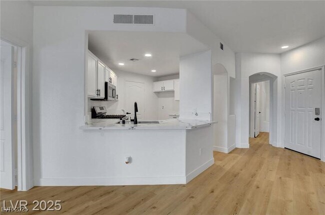 Building Photo - 7400 W Flamingo Rd