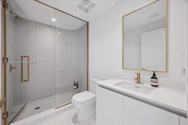 Building Photo - 2678 Tigertail Ave