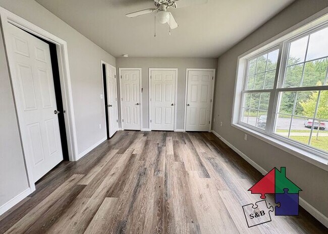 Building Photo - Room to Relax: 3BR/2.5BA Townhome in Milton