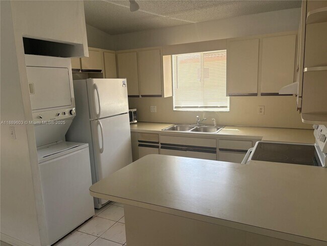 Building Photo - 2258 W 74th St