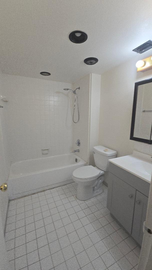 Building Photo - 8040 N Colony Cir