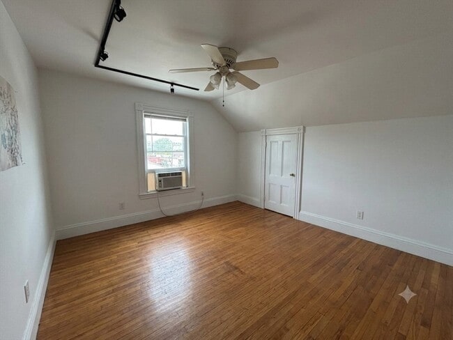 Building Photo - 58 Willow Ave