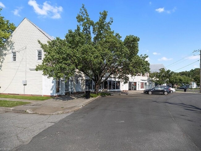 Building Photo - 10 Cotton Pl