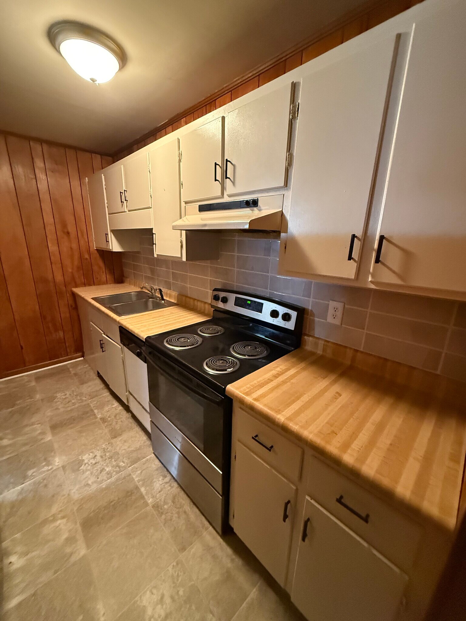 Building Photo - 586 Franklin St