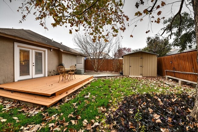 Building Photo - Spacious cozy home  |  Great location  |  2 bedroom  |  1 bath  |  1 car garage