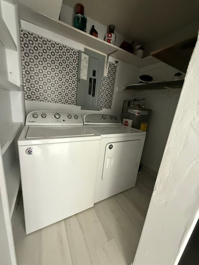 Laundry room - 7142 SW 22nd St
