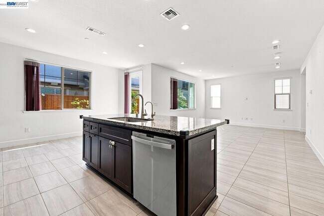 Building Photo - 33 Roccolino Ln