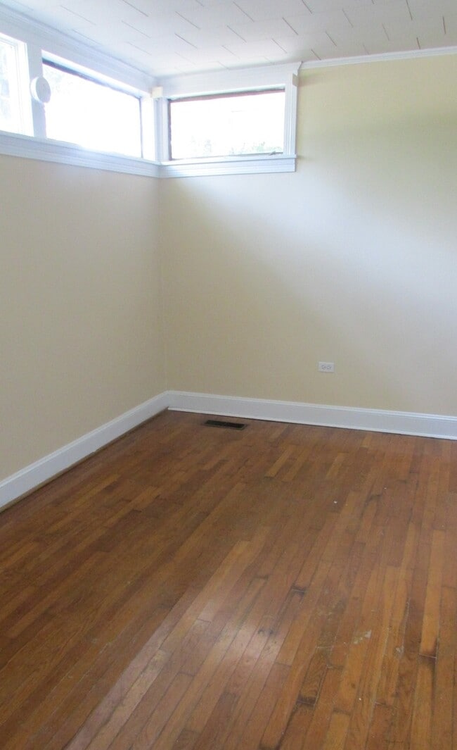 Building Photo - Coming Soon ! Charming 3 Bed, 2 Bath Home ...