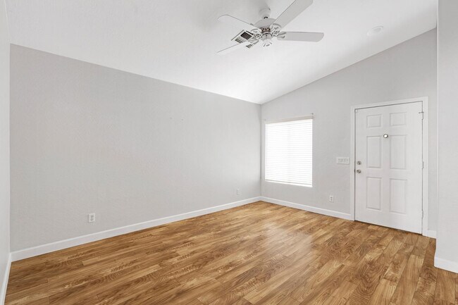 Building Photo - 11518 W Paradise Dr