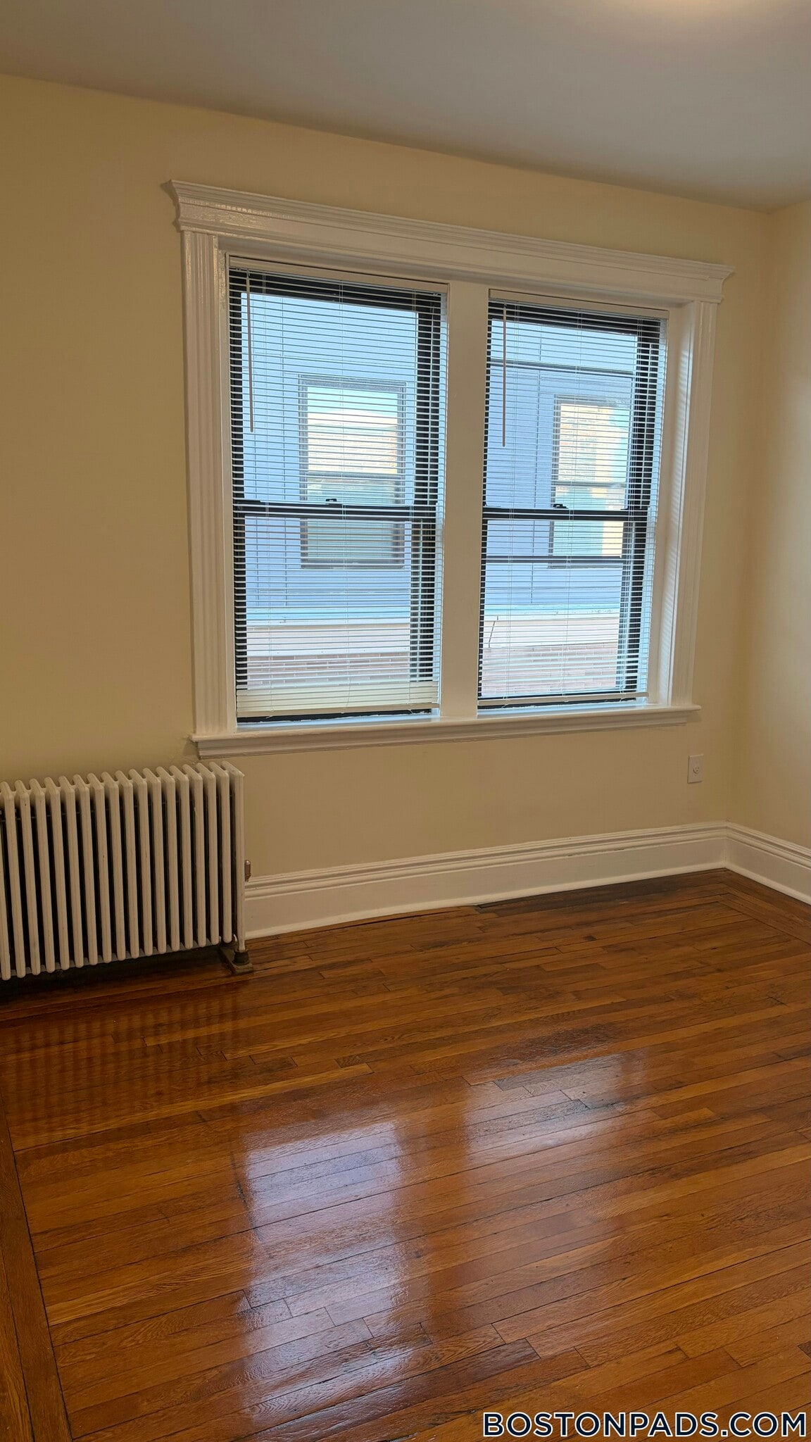 Building Photo - 27 Park Dr