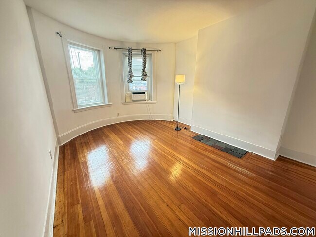 Building Photo - 752 Huntington Ave