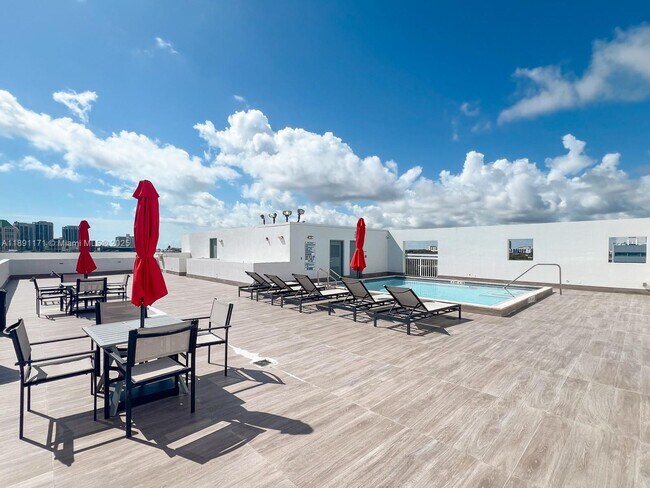 Building Photo - 2740 SW 28th Terrace