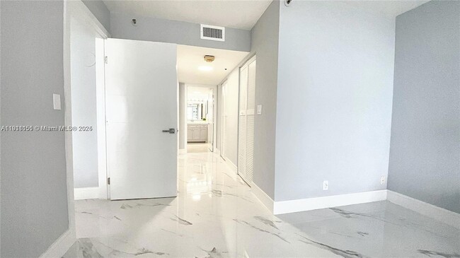 Building Photo - 1717 N Bayshore Dr