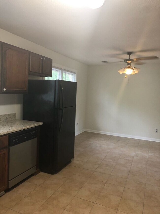 Building Photo - 3 Bed, 2 Bath home in Kings Grant!