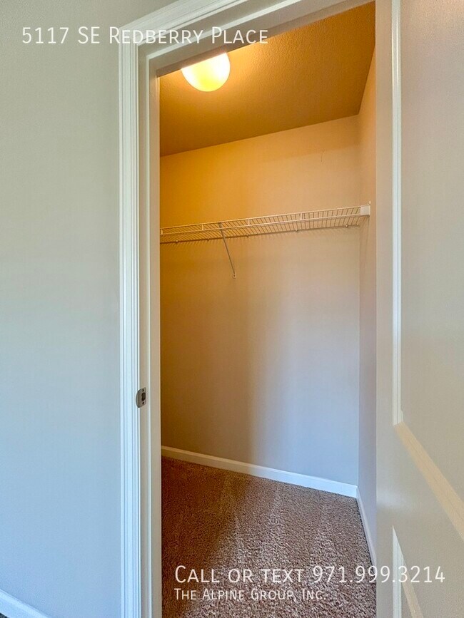 Building Photo - 5117 SE Redberry Pl