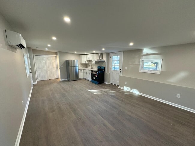 Building Photo - 950 US-9