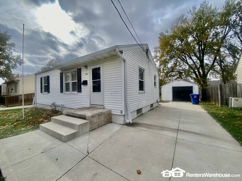 Building Photo - 3822 52nd St