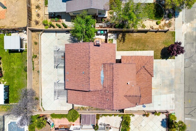 Building Photo - 45322 Pickford Ave