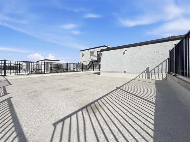 Building Photo - 201 W Laurel St