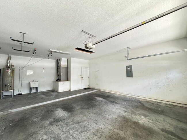 Building Photo - Windermere single family house with water ...