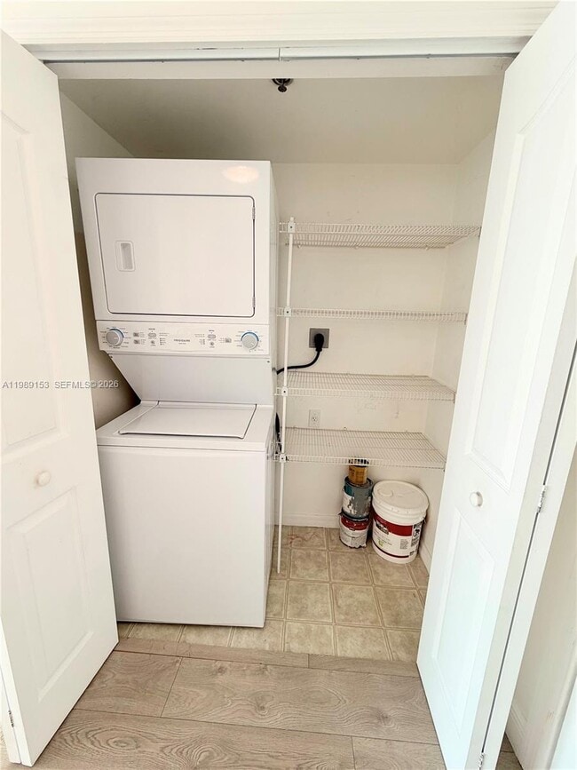 Building Photo - 2665 SW 37th Ave