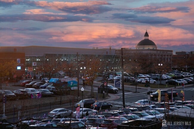 Building Photo - 410 Johnstone St