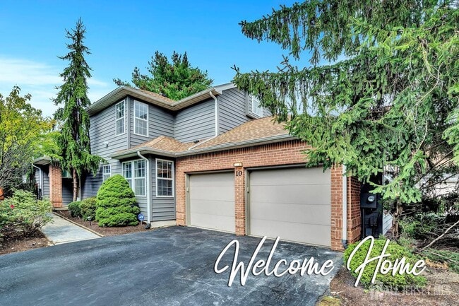 Primary Photo - 10 Sawgrass Ct