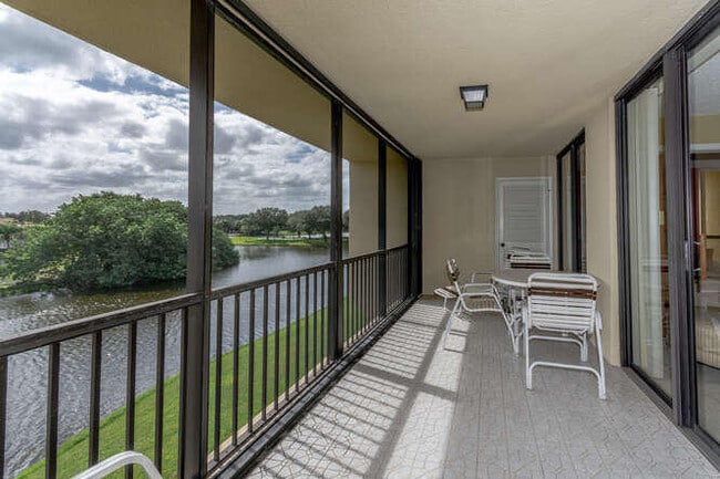 Building Photo - 5188 Woodland Lakes Dr