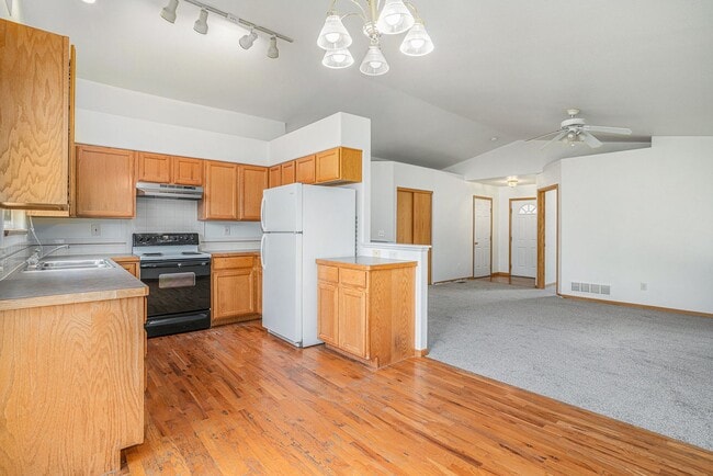 Building Photo - Recently Updated 3Bd 2bath Ranch