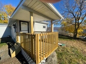 Building Photo - 6 Union Ave