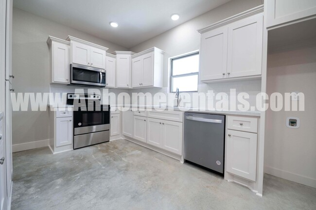 Building Photo - 9 John Ross Dr