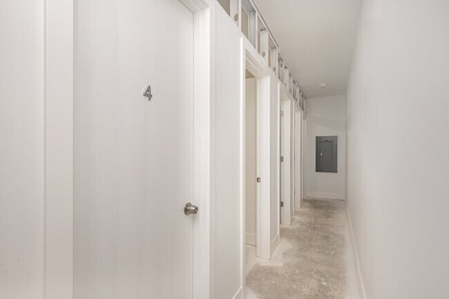Building Photo - 1709 Harbor Ave SW