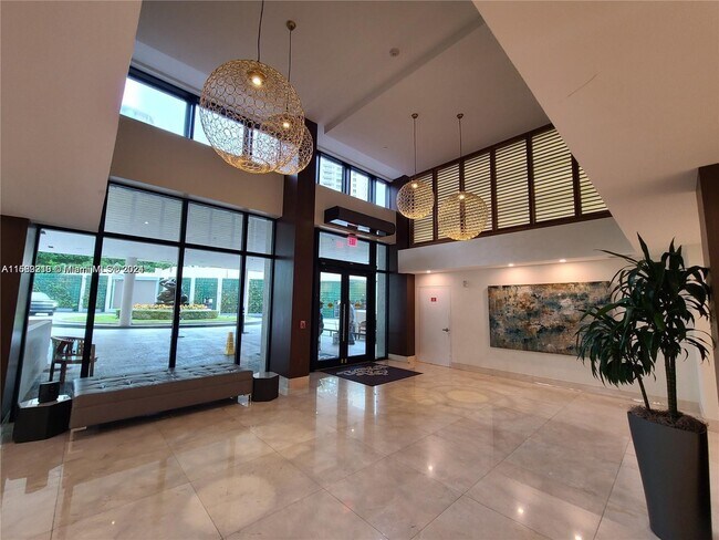 Building Photo - 540 Brickell Key Dr