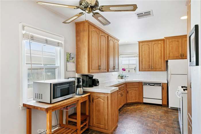 Building Photo - 6253 W 83rd Pl