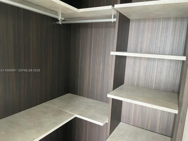 Building Photo - 121 NE 34th St