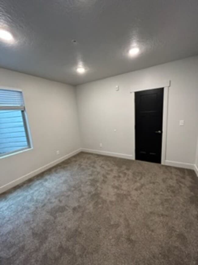 Building Photo - Condo right off Heber City Main street