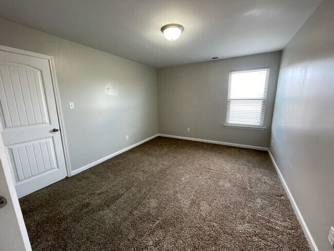 Building Photo - Bethel Park Subdivision! Four Bedrooms!