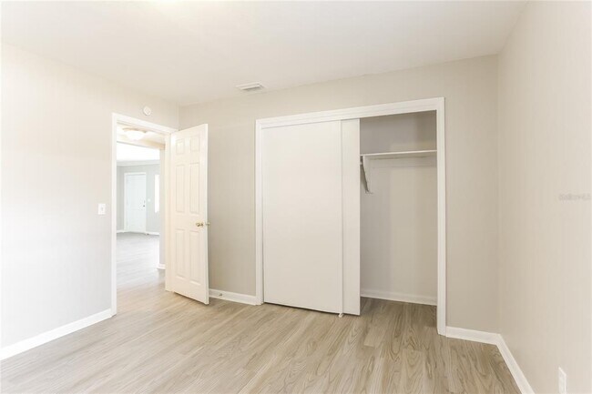 Building Photo - 911 Orangeview Dr