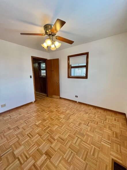 Building Photo - 6046 S Melvina Ave