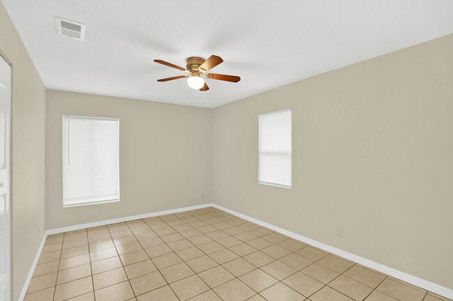 Building Photo - 808 S Charleston Ave
