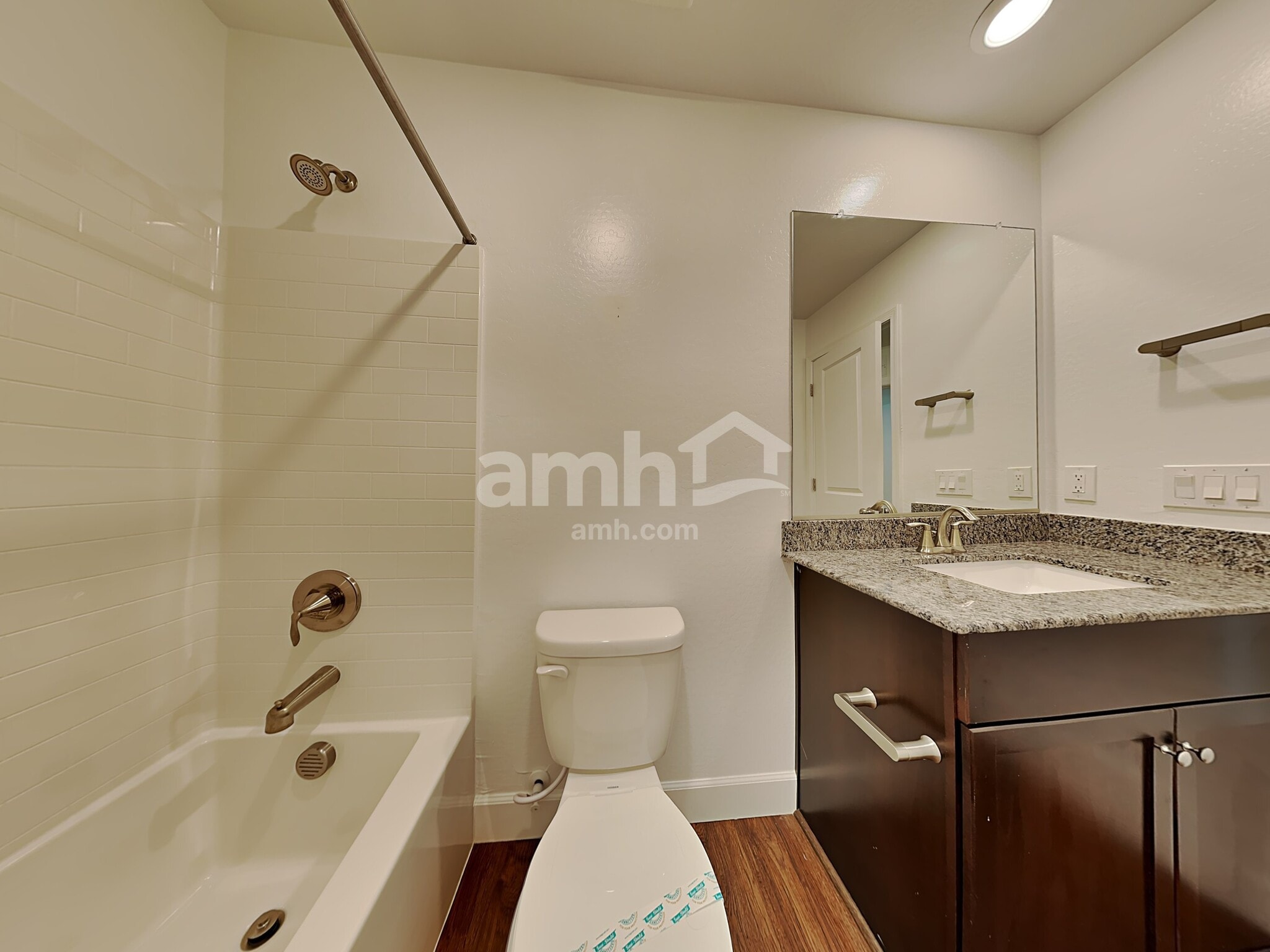 Building Photo - 658 W Bosal Dr