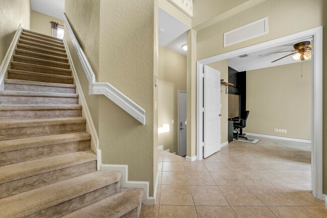 Building Photo - 3172 N Greenleaf Cir