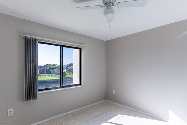 Building Photo - WATERFRONT- 2-BEDROOMS, 2-BATH- PUNTA GORD...