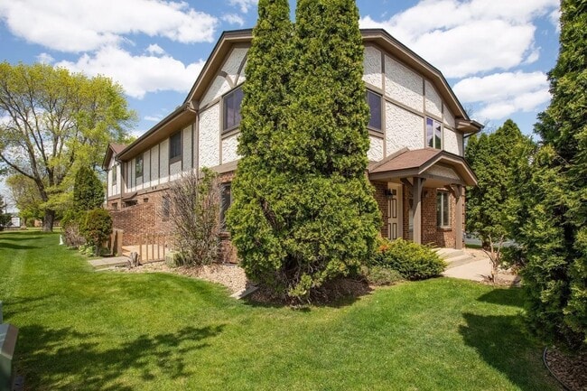 Primary Photo - 1411 10th Ave E