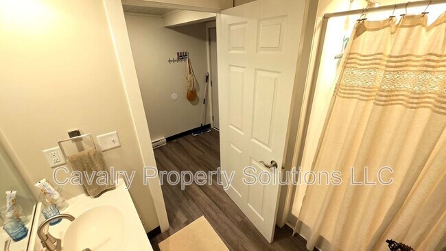 Building Photo - 3947 E Calvary Rd