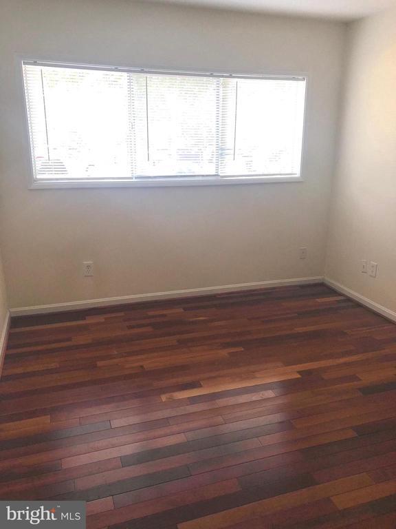 Building Photo - 4955 Americana Dr