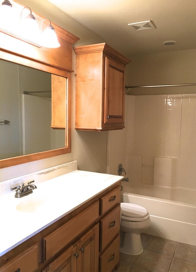 Building Photo - 813 W Windmill Ct